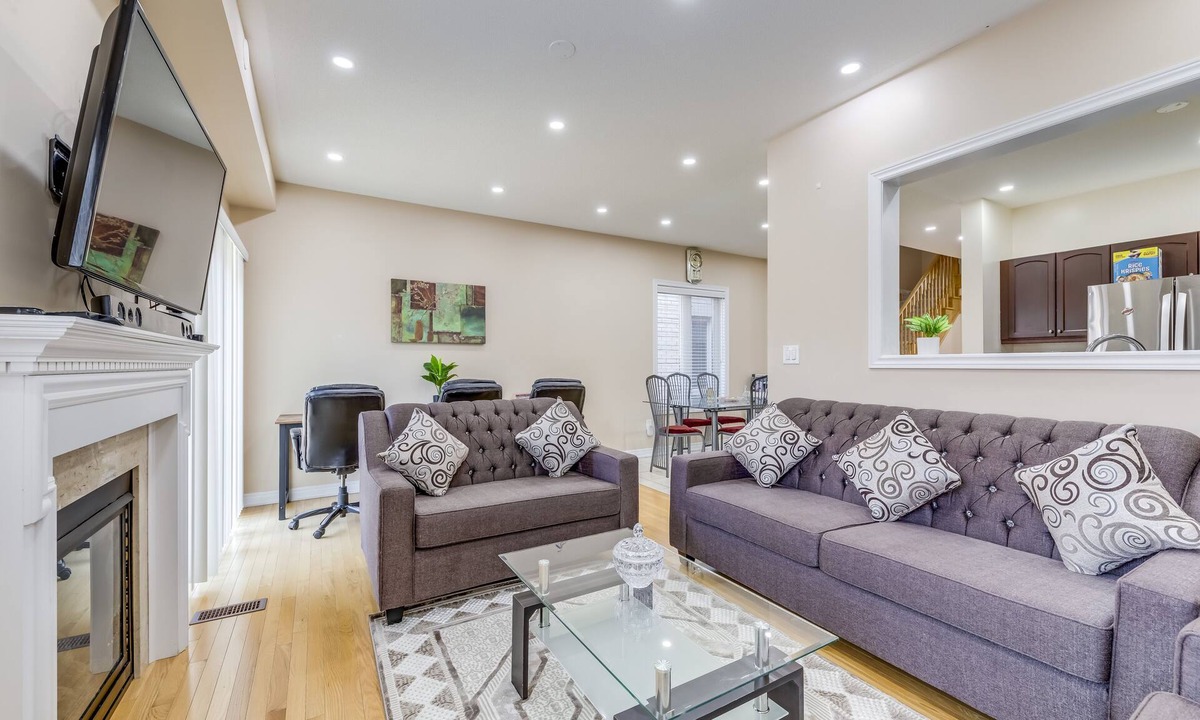 Lakeview House | AVID Vacation Palace in Castlemore,Brampton