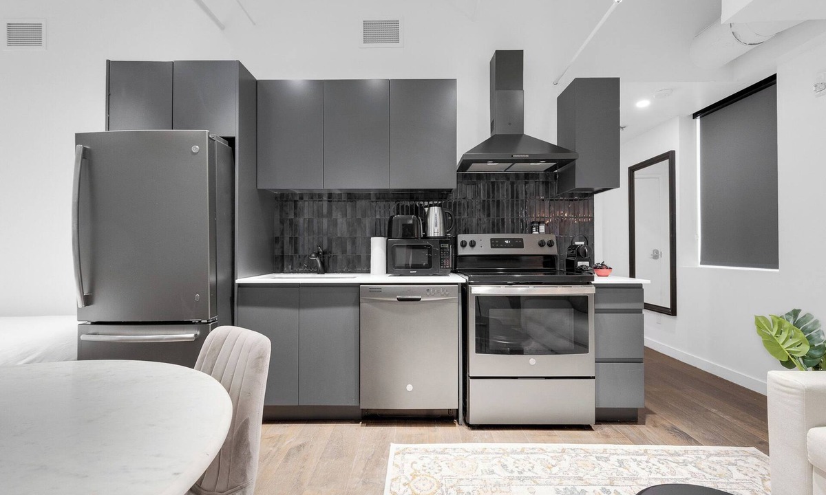 Downtown Montreal Apartment | Bakan - Loft 6Guests on Sainte Catherine St