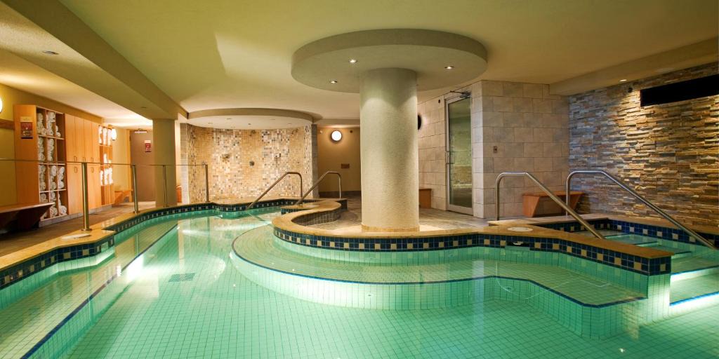 Banff Caribou Lodge | Banff