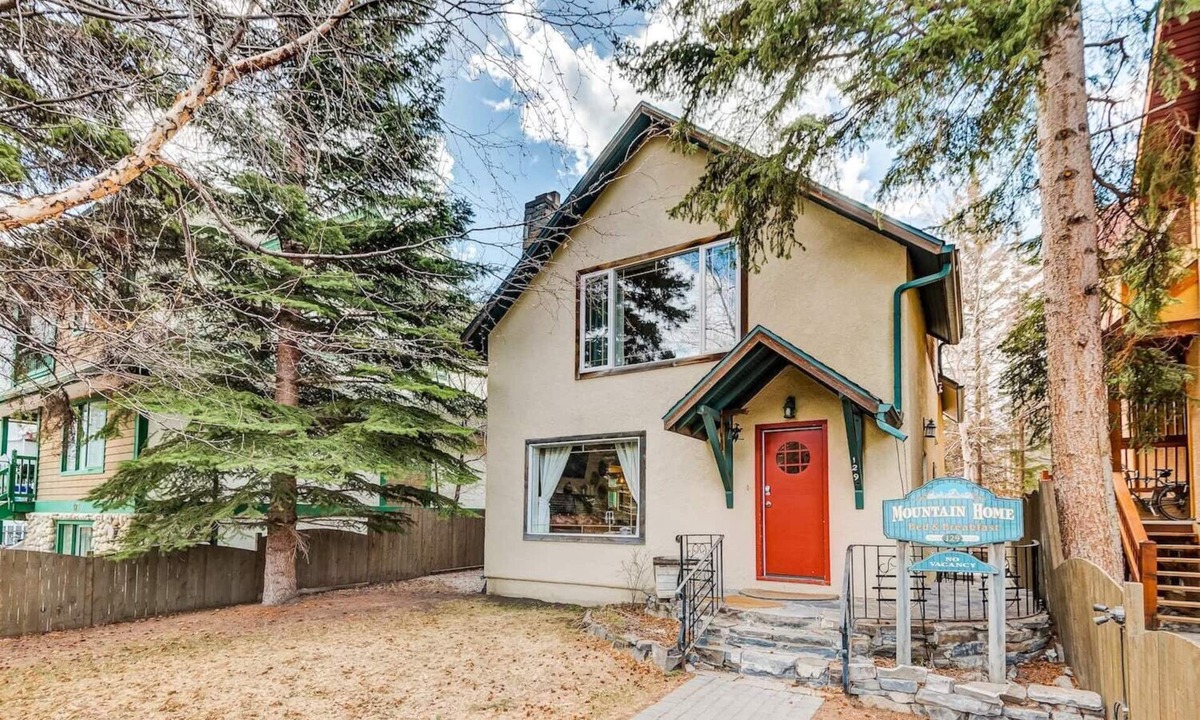 Banff House | Banff Mountain Home- The Real Rockies Experience