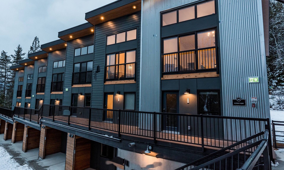 Revelstoke House | Basecamp Resorts Revelstoke I Five Bedroom Suite