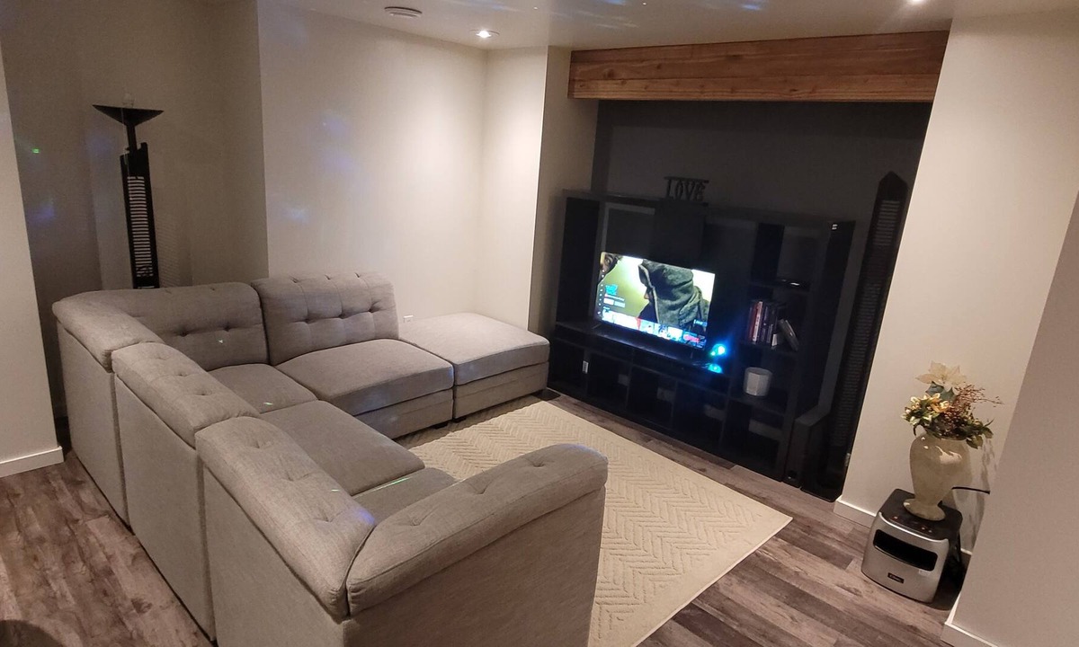 Stony Plain House | Basement suite with 1bed, 1bath and a sitting area with Kichenete by Westview HC
