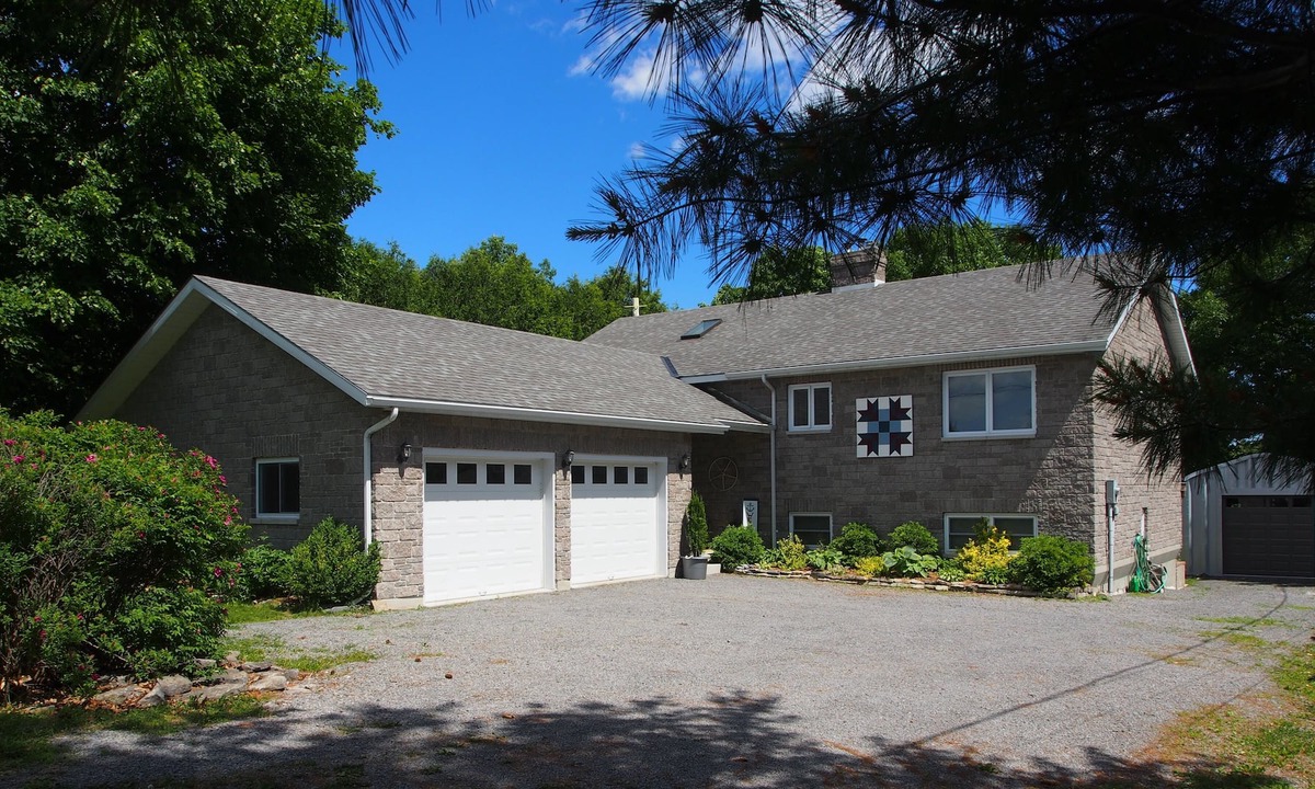 Cressy House | Bay House at Prinyers - Prince Edward County Private Waterfront
