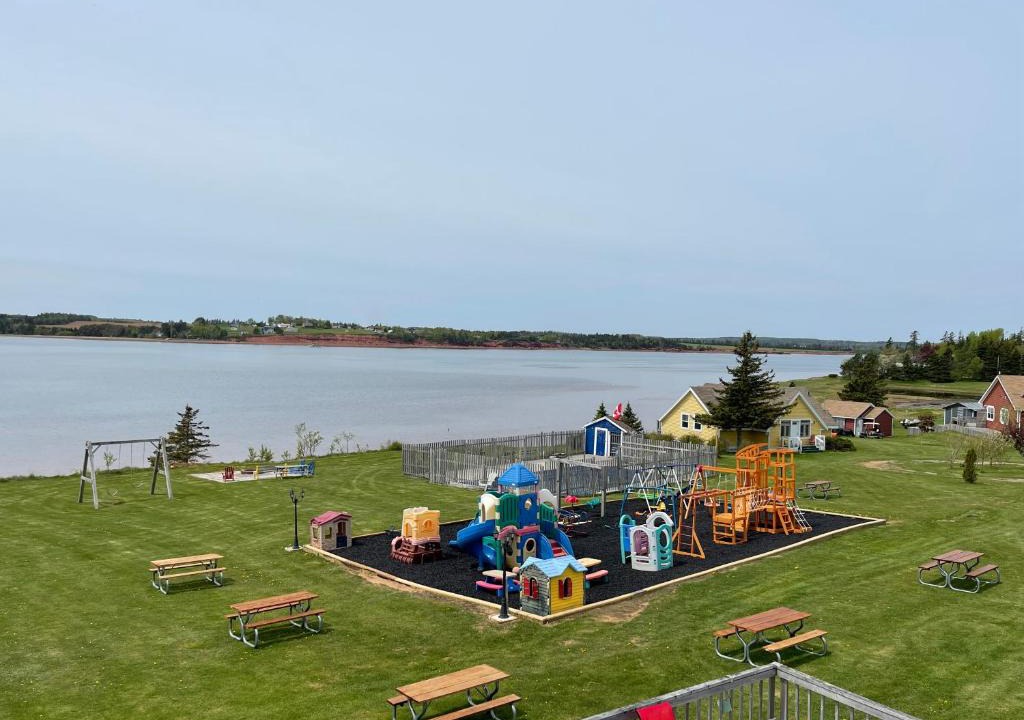 Bayview Resort | Beach & Breeze Cottages