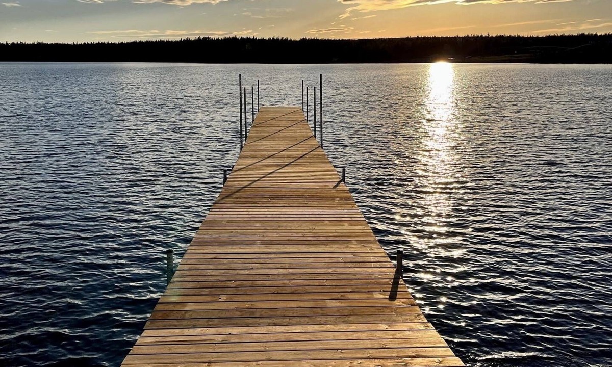 Marion Bridge House | Beachfront home directly on the Mira River