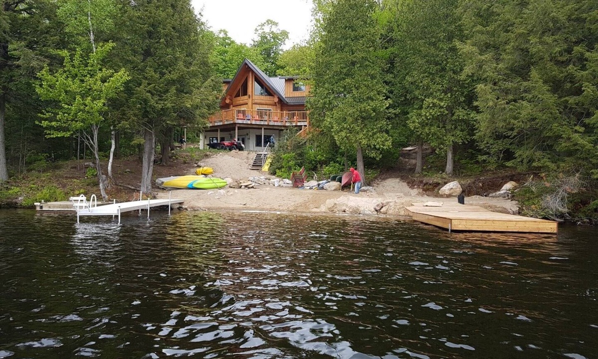 Unorganized Centre Parry Sound Cottage | Bearhead Lodge - Beautiful 6 bedroom pine log cottage, lakefront,beach, forested