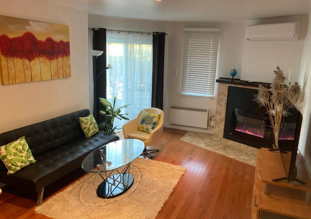 LaSalle Apartment | Beautiful 2 bedrooms water front appartement with electric fireplace and a private parking