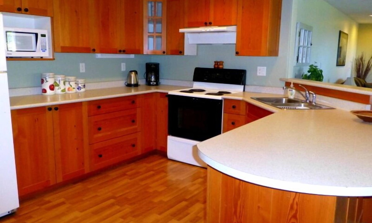 Saanichton Apartment | Beautiful 2 BR Suite Between Victoria and Sidney