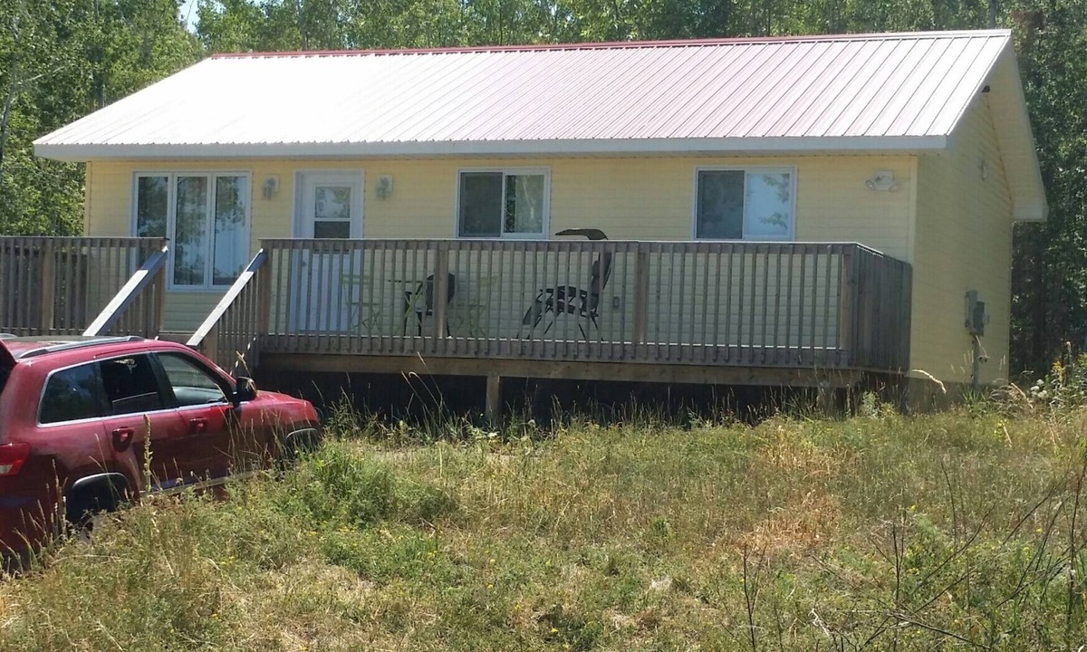 Manitoulin District Cottage | Beautiful 3 bedroom cottage in a treed setting 1/2 mile to water access.