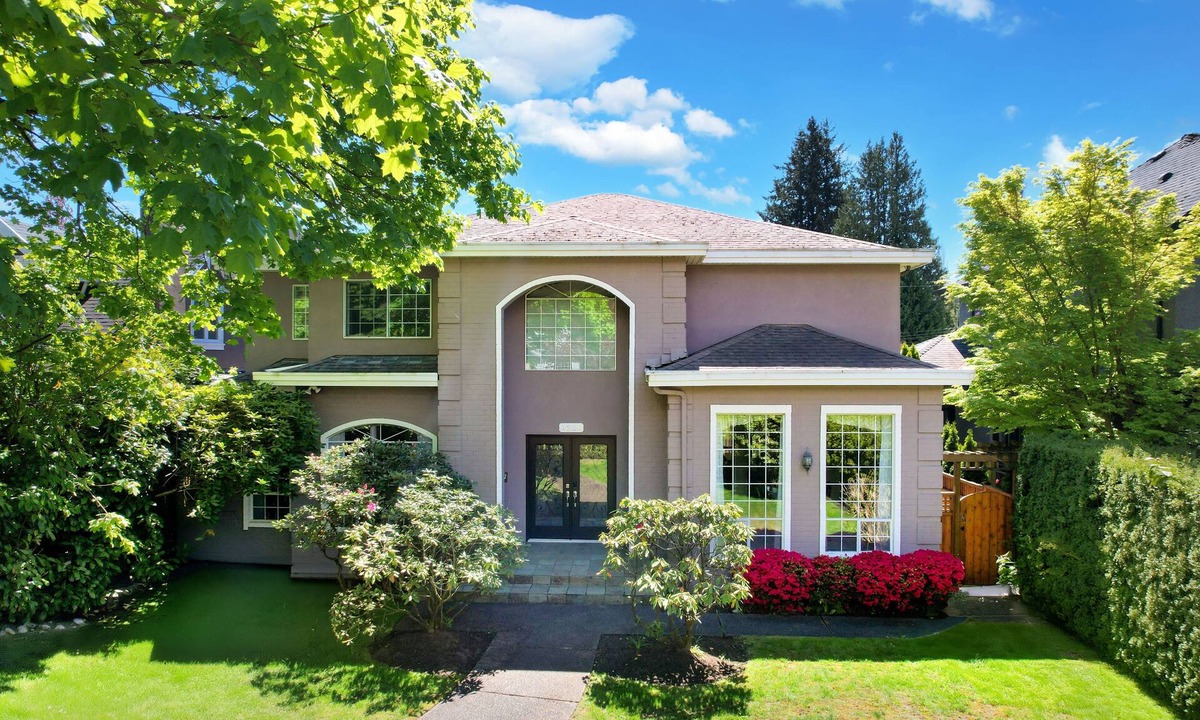 Dunbar House | Beautiful 3600 sq ft Home in Dunbar: Perfect Location, Two King Beds, large Yard