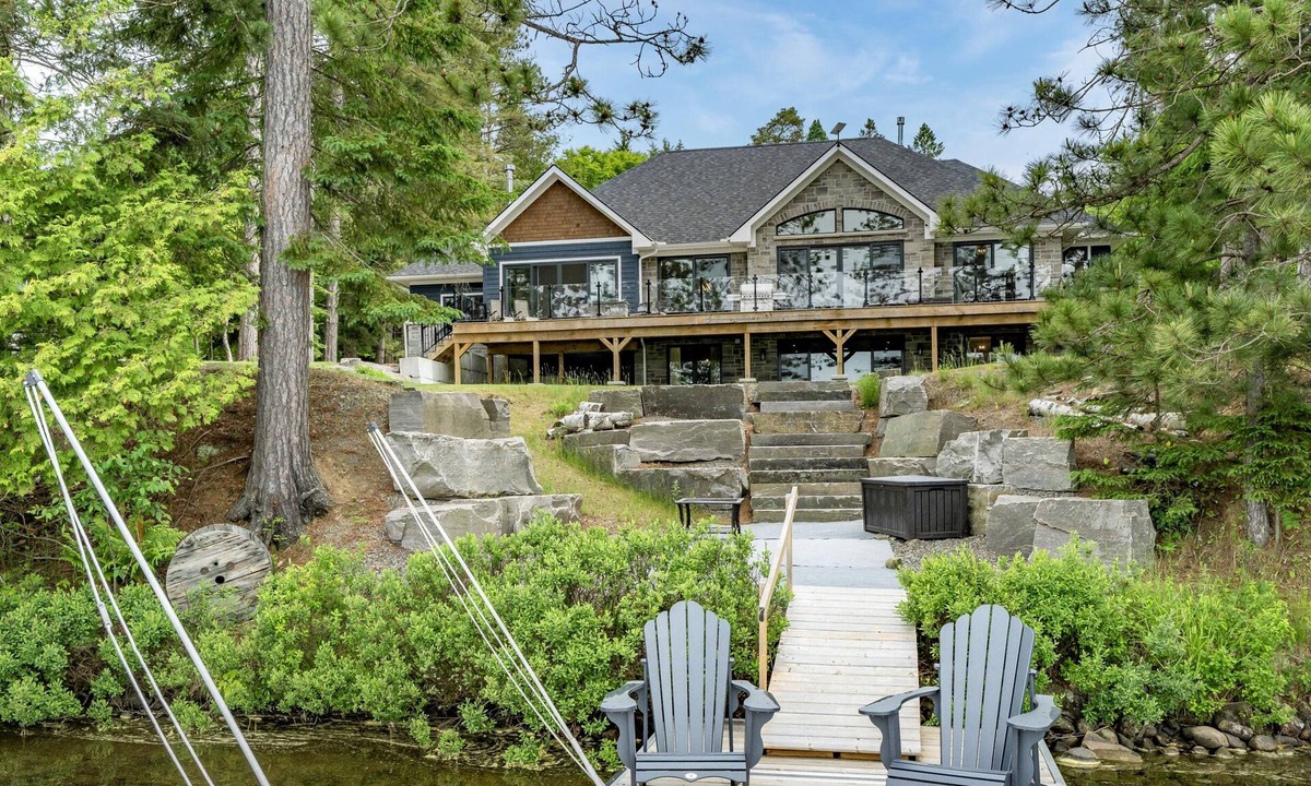 Lake of Bays Cottage | Beautiful 5 bed 3 bath cottage on Lake of Bays