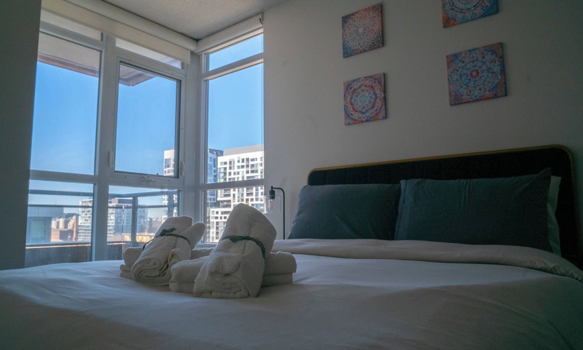 CityPlace Apartment | Beautiful and Central 3 Bedroom Condo with Parking