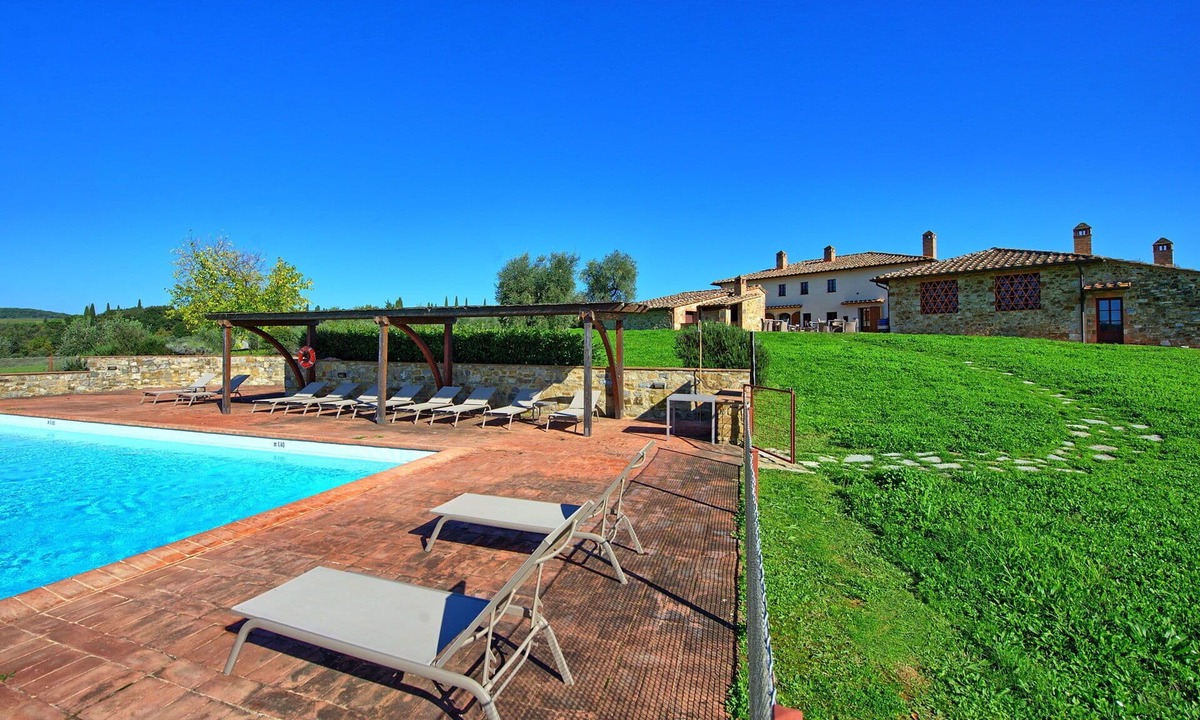 Castelnuovo Berardenga Apartment | Beautiful apartment for 2 people with pool, A/C, TV and panoramic view, close to Siena