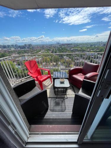 Shaughnessy Village Apartment | Beautiful APARTMENT - GORGEOUS VIEW of the city - 7 MINUTE WALK TO METRO - SELF CHECK IN