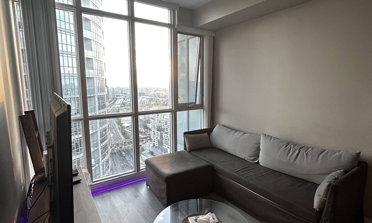 CityPlace Apartment | Beautiful Apartment in the Heart of Toronto