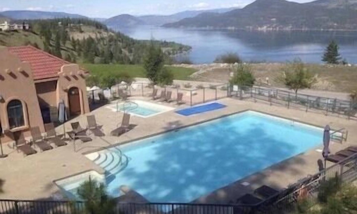Central Okanagan Cottage | Beautiful Beach Vibe Lake Cottage, Spectacular View, Big Deck & Private Hot Tub
