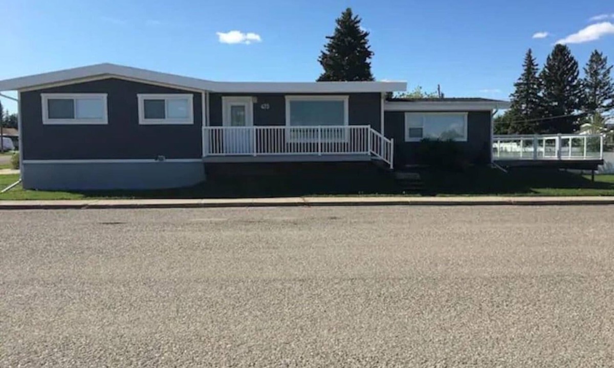 Cardston House | Beautiful Cardston Home (whole house)!