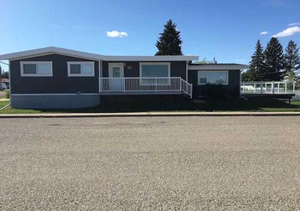 Cardston House | Beautiful Cardston Home (whole house)!