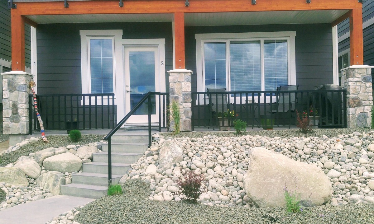 Okanagan-Similkameen House | Beautiful , clean 2 bedroom suite. Mountain view , amazing sunsets .