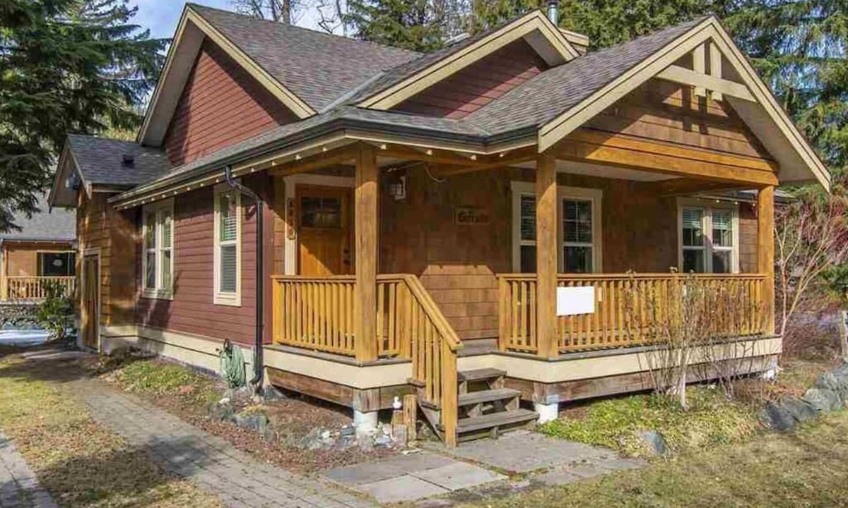 Lindell Beach Cottage | Beautiful Cottage in Resort Style Gated Community!