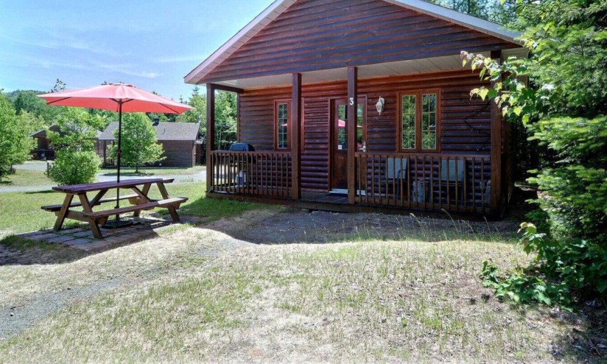Cottage Log | Val David