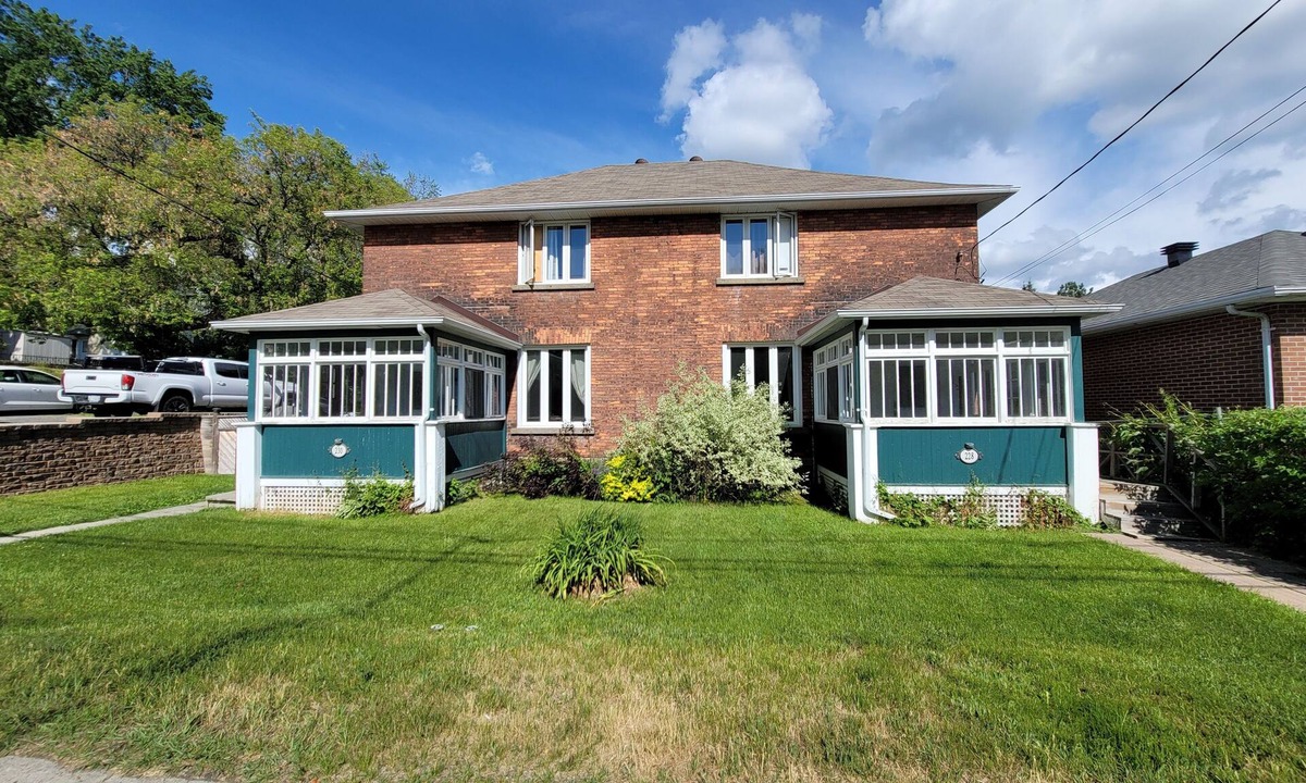 Sudbury House | Beautiful Downtown 3 Bedroom Century Home -A