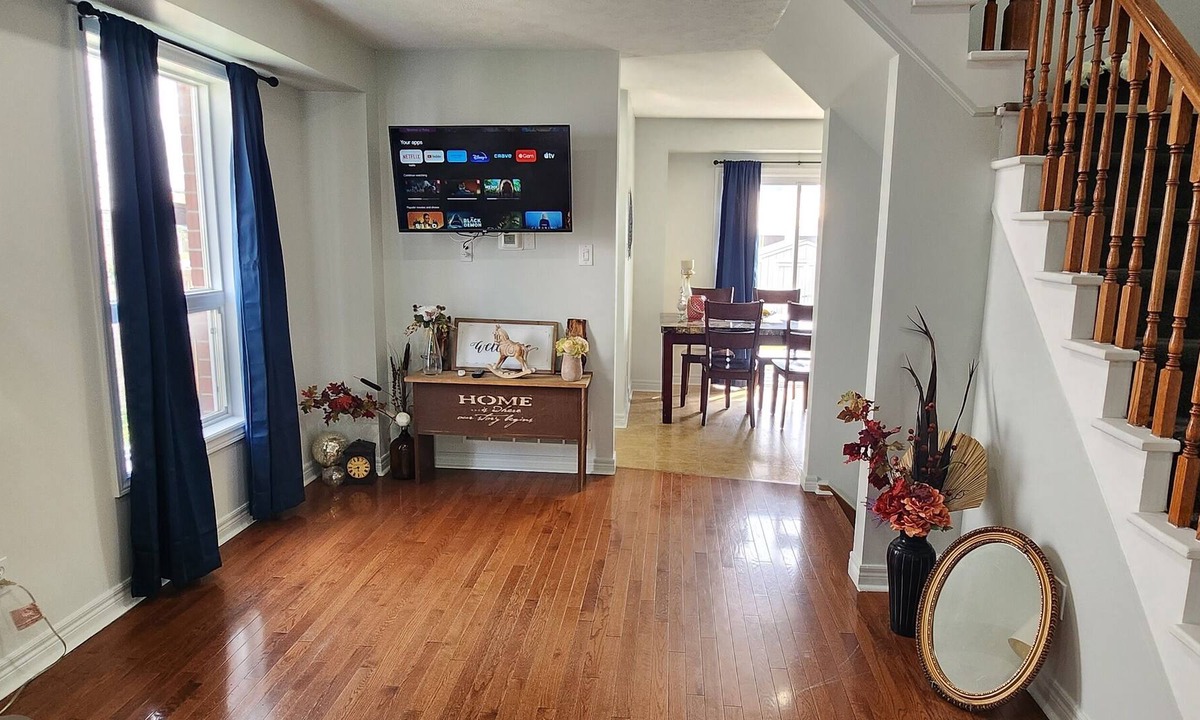 Owen Sound House | Beautiful family house in Desired neighborhood !!
