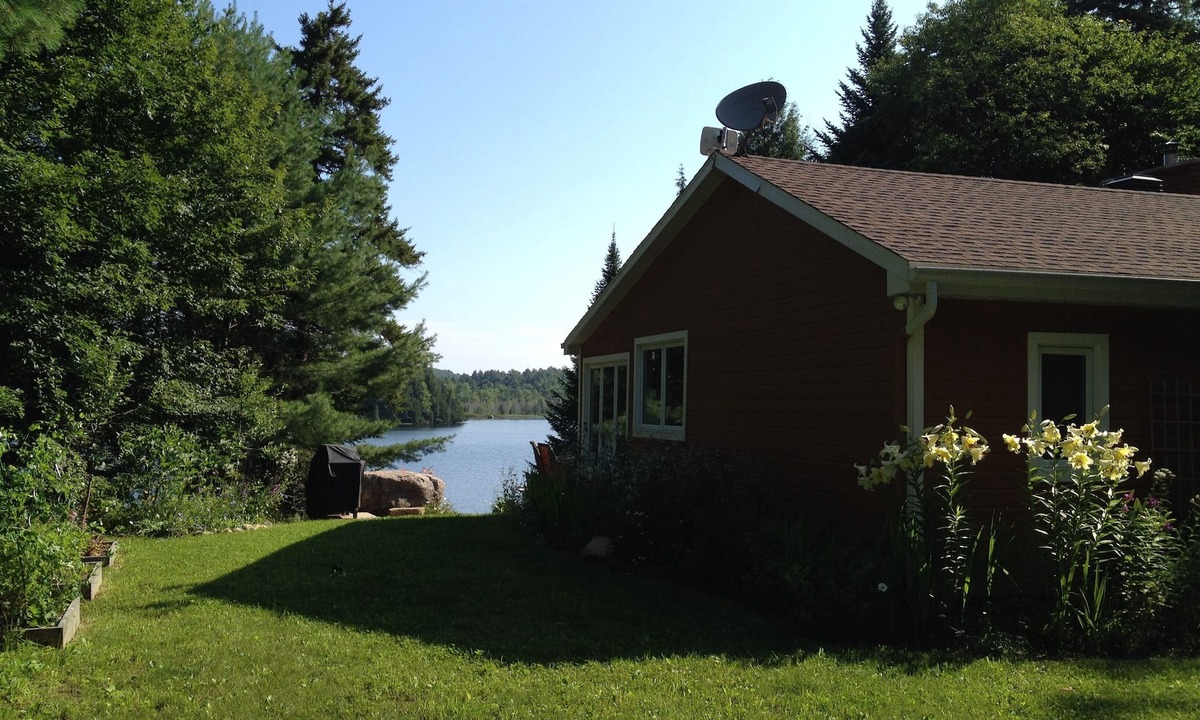 Wentworth Cottage | Beautiful lakefront cottage, 1 hour north of Montreal