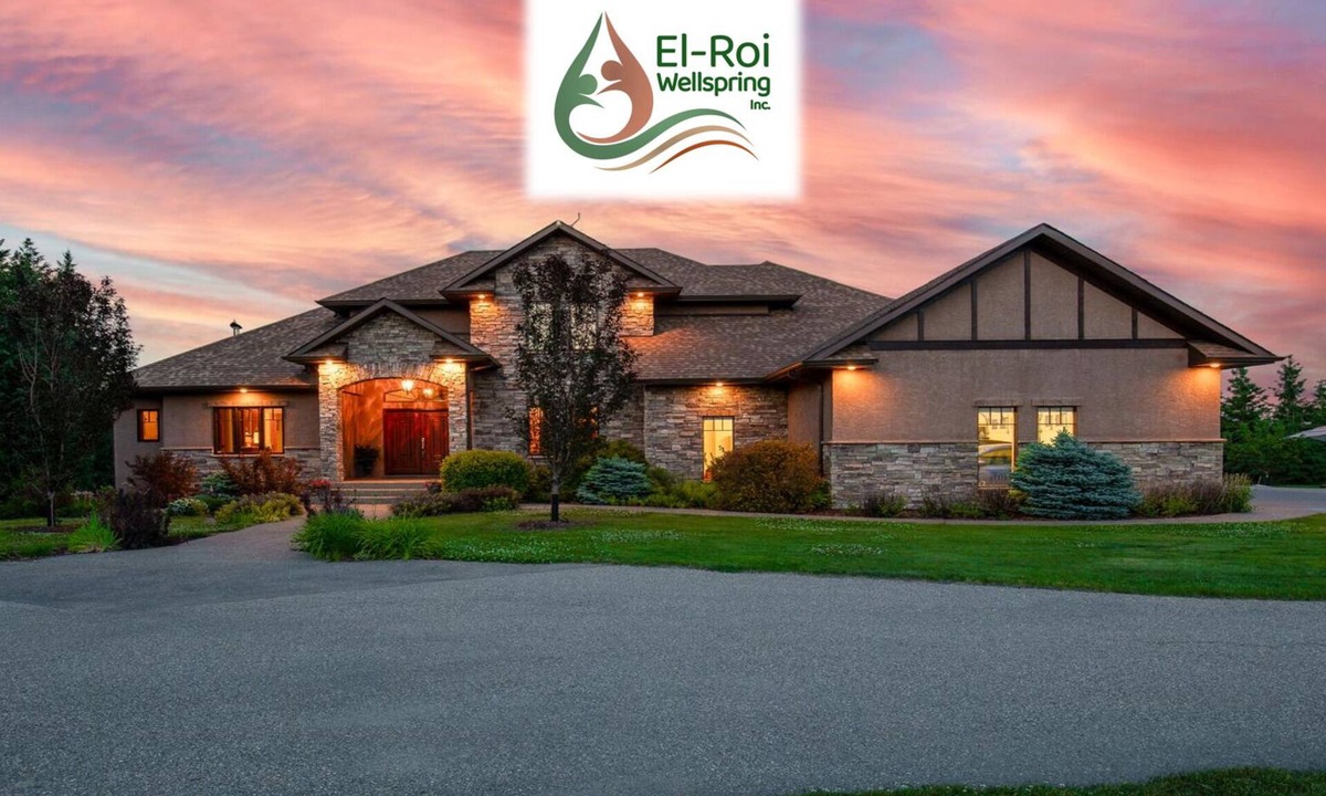 Calgary-Edmonton Corridor Villa | Beautiful, large green area, luxurious rooms, halls for workshops and events