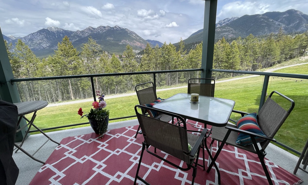 East Kootenay Condo | Beautiful Mountain View Condo, 2Bd, 2 Bath, Pool, Hot Tub
