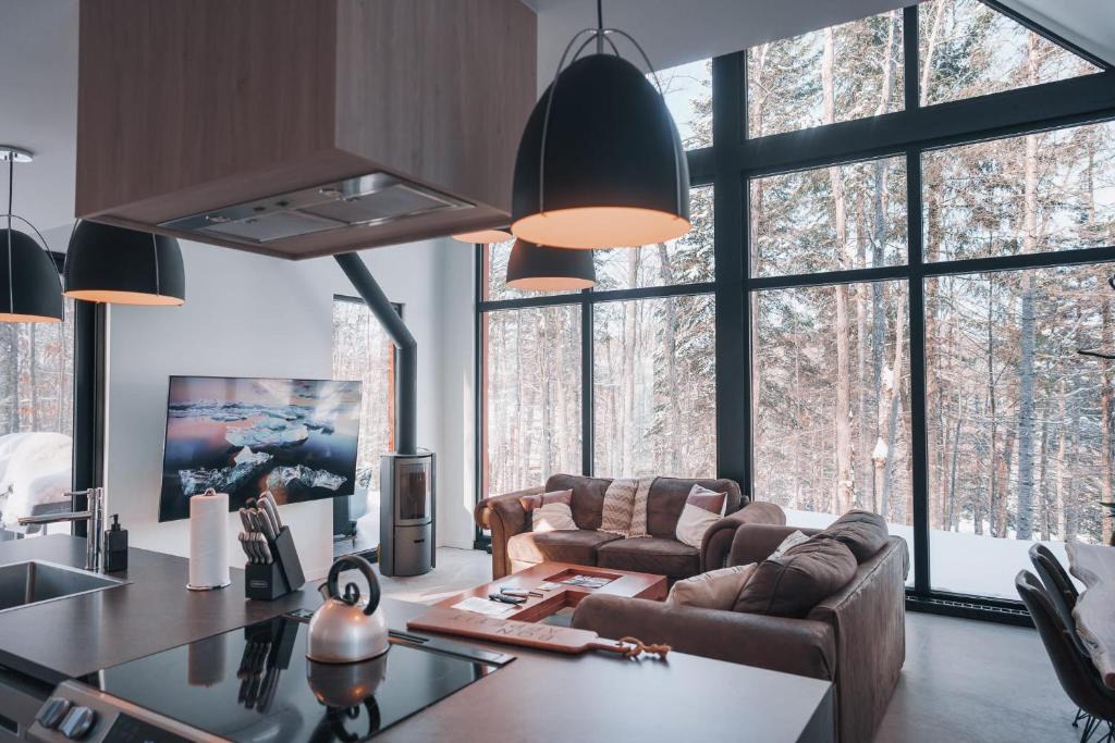Lac Superieur Village House | Beautiful modern Berhauss with spa and mezzanine