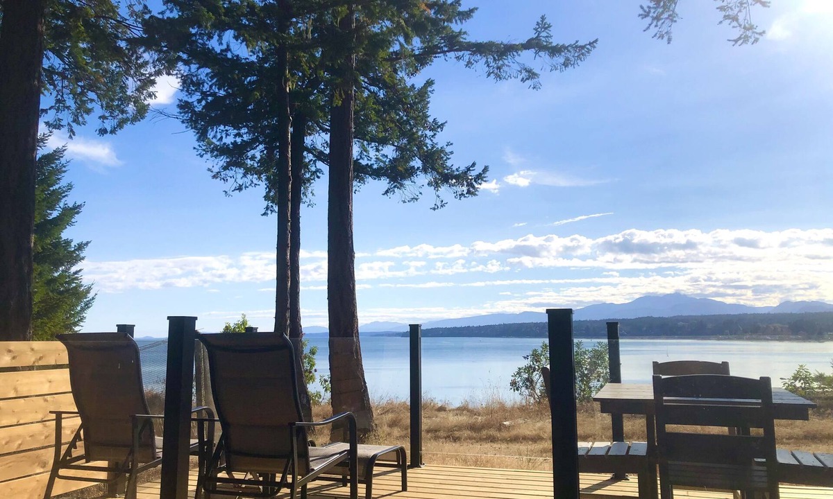 Denman Island Cottage | Beautiful Oceanfront ‘Cottage’ - Breathtaking Views,Beach,Pet Friendly,Fireplace