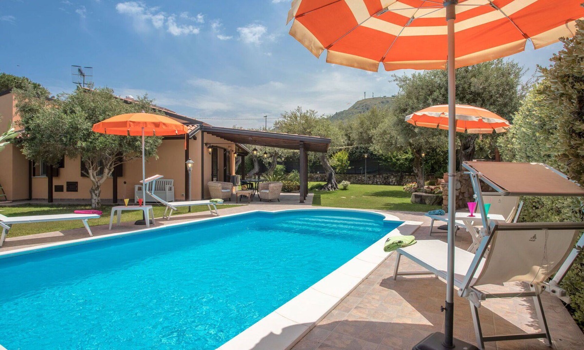 Cefalu Villa | Beautiful private villa for 6 people with A/C, private pool, WIFI, TV and patio