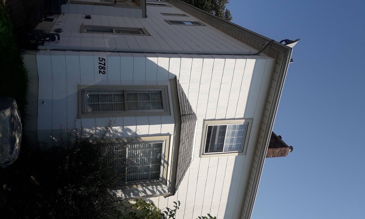Niagara Falls House | Beautiful semi on Lundys Lane