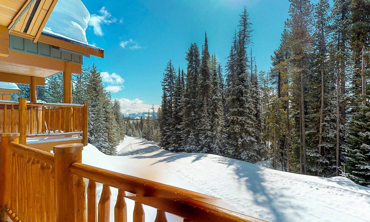 Snow Pine Estates House | Beautiful ski-in/ski-out townhome with hot tub & balcony - walk to the Village