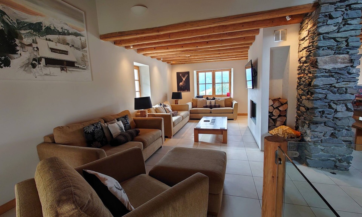 La Roche Ski Chalet | Beautiful, spacious chalet, with garden and bike room