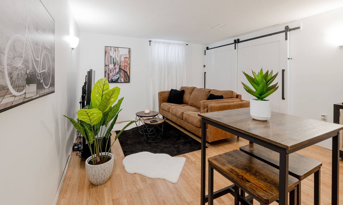Jasper Place House | Beautiful Two Bedrooms With Kitchen and Free Parking.