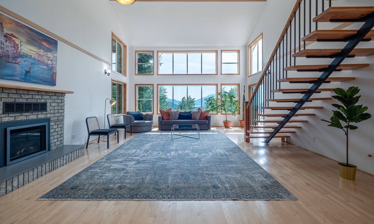 Squamish House | Beautiful Unique One of A Kind Glacier View Home