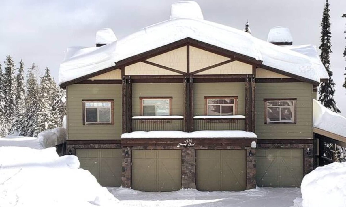 Snow Pine Estates Ski Chalet | Best 4-Bedroom Family-Friendly Ski-In/Ski-Out With Hot Tub on Big White