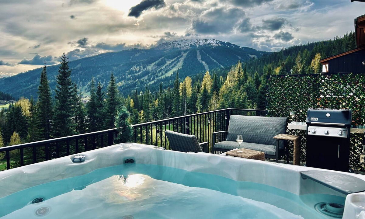 Sun Peaks Condo | Best Alpine Views in SP + Quality Luxury Furnishing + EV+ Steps out Ski + All Season Family Fun