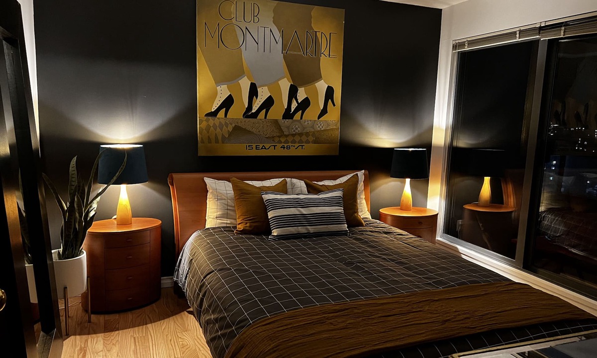 Downtown Vancouver Apartment | Best Downtown Vancouver in the shopping and dining district on Alberni Street