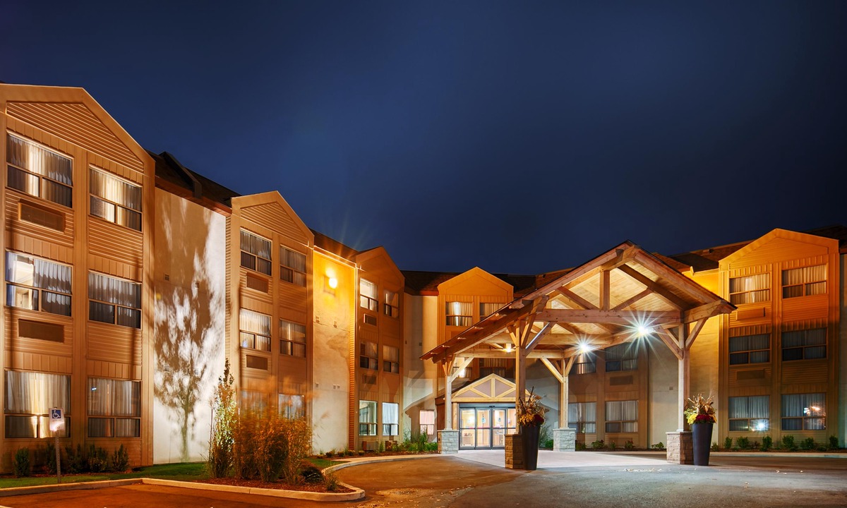 Welland Hotel | Best Western Plus Rose City Suites