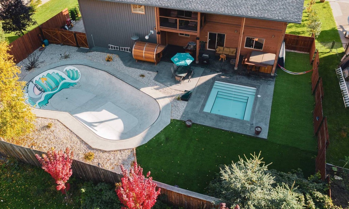 Revelstoke House | Big Bear Chalet and spa
