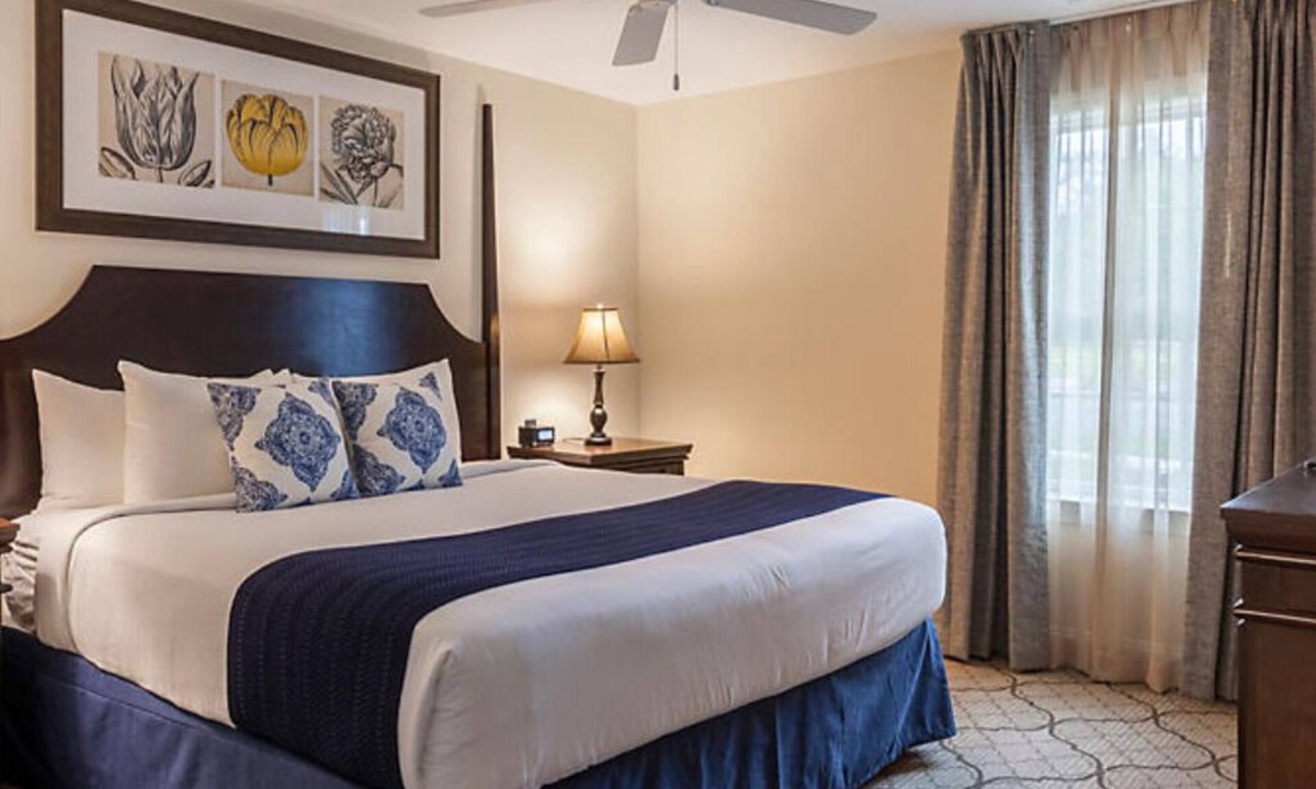 Osage Beach Ski Chalet | BLOCK Patrick Henry 1br
