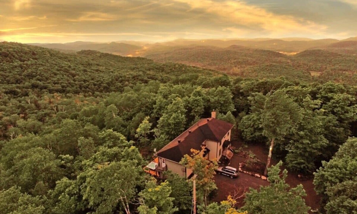 Morin Heights Ski Chalet | Blue Hill Pool, spa, game room, mountain view