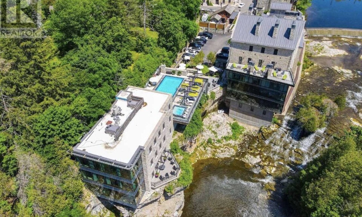 Salem Apartment | Blue Lagoon | Elora - Pool & Coastal Tinyhome