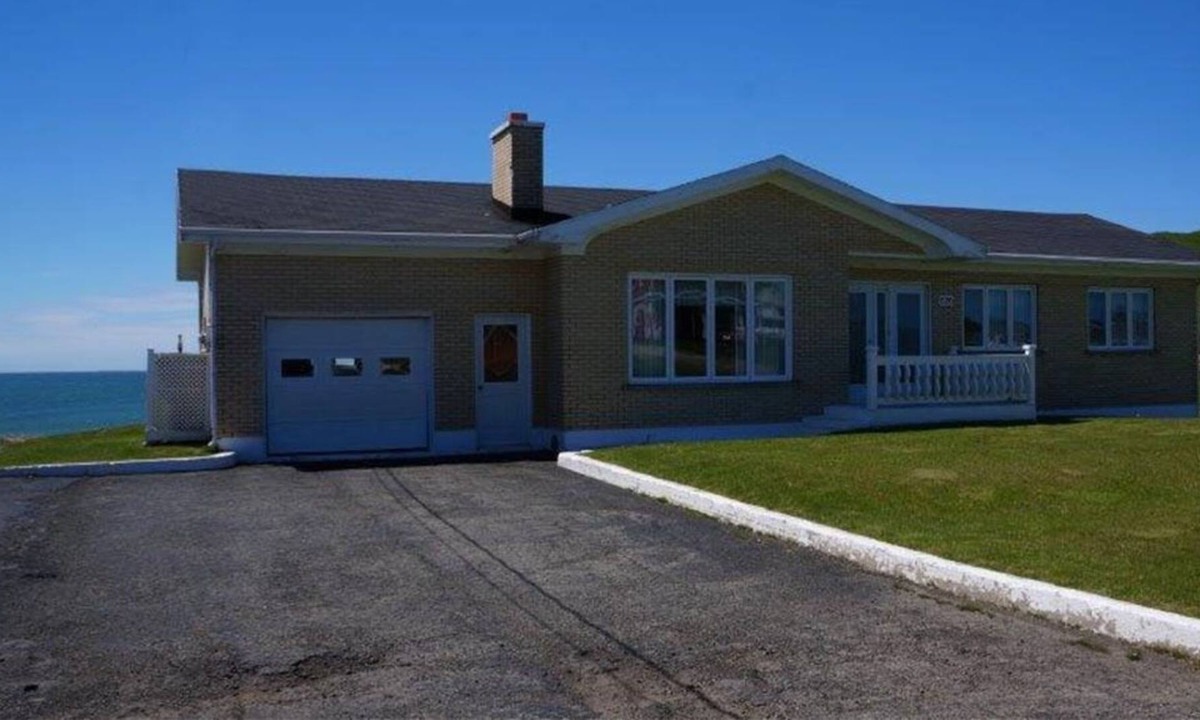 Iles de la Madeleine House | Bord de Mer within walking distance of the particularities of the Magdalen Islands, QC