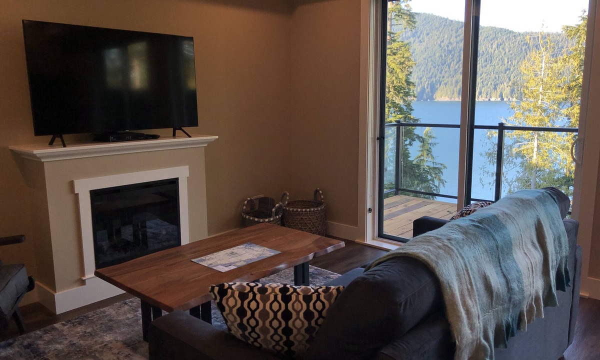 Port Renfrew House | Botany Bay - Oceanfront Luxury Cabin by Eagle Reach