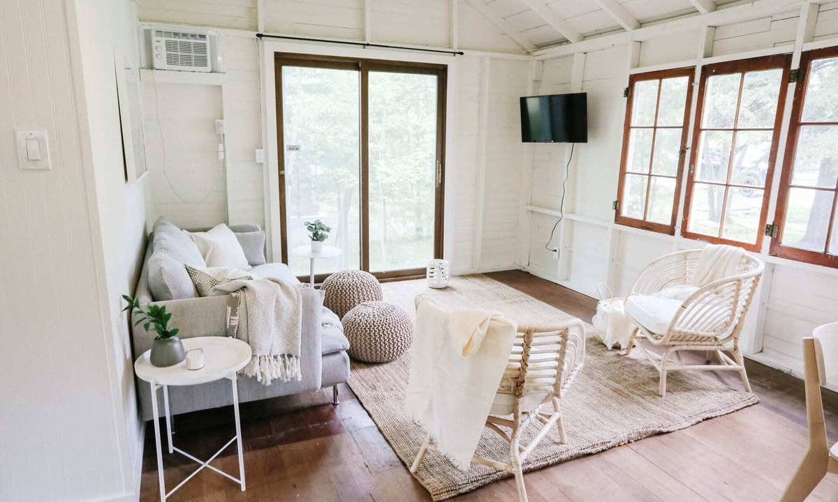 Winnipeg Beach Cabin | Bowerbird Stays Bright and Beachy Vintage Cabin