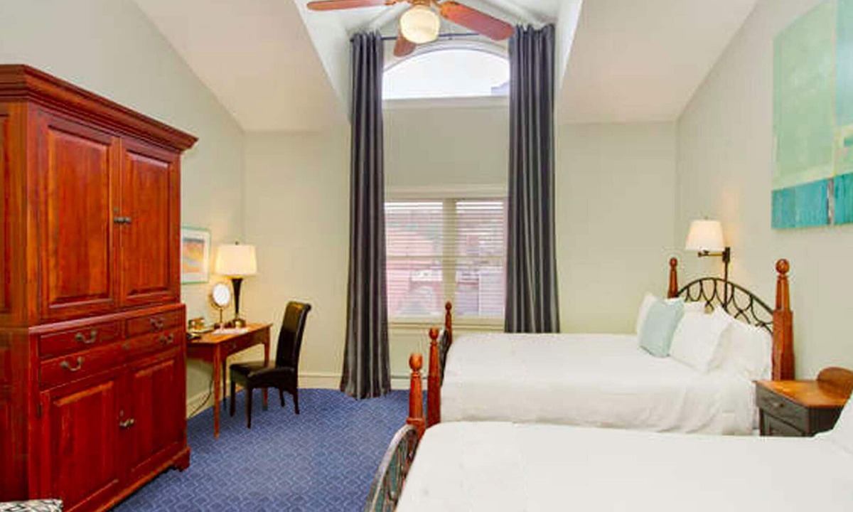 Central Boulder Bed & Breakfast | Bradley Boulder Inn